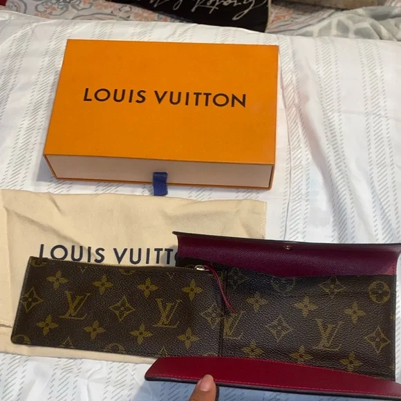 100 % authentic Louis Vuitton Brown Monogram Canvas fiuhsia  Emilie Wallet - Picture 2 of 8